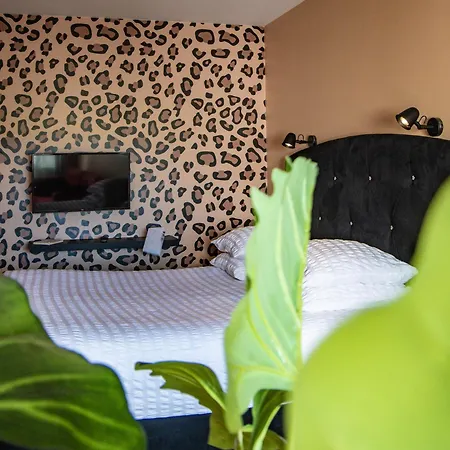 Hoteliere Natureva & מלון דירות אגדה